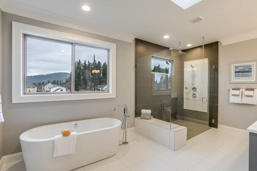 Custom Home Floor Plan - Master Bathroom shower and tub
