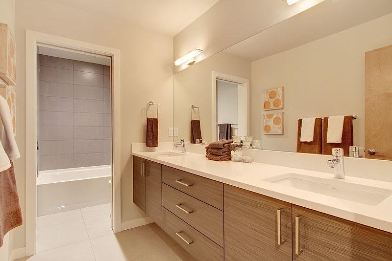 Custom Home Floor Plan - Guest Bathroom double sinks